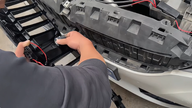 How to install car grille